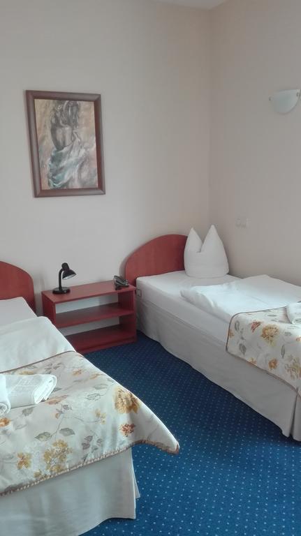 Artix Hotel Zbąszynek Buitenkant foto