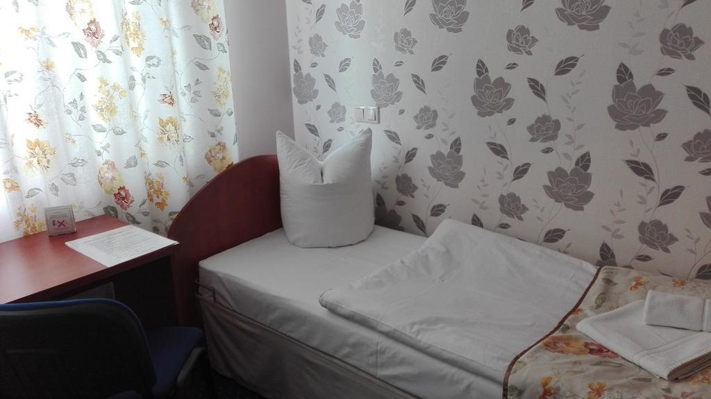 Artix Hotel Zbąszynek Buitenkant foto