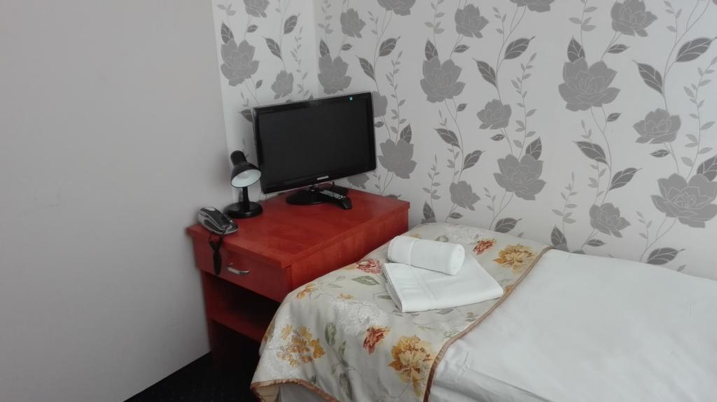 Artix Hotel Zbąszynek Buitenkant foto