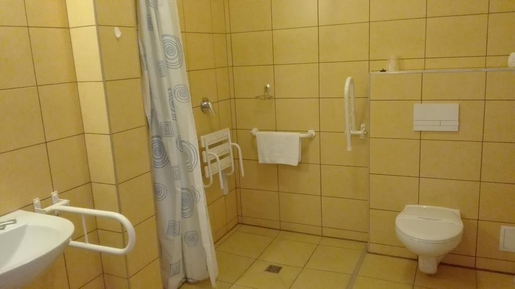 Artix Hotel Zbąszynek Buitenkant foto