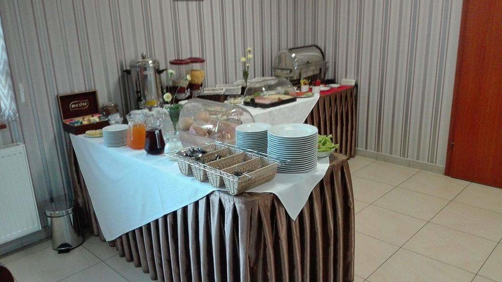 Artix Hotel Zbąszynek Buitenkant foto